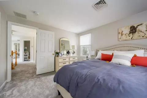 Bedroom - 20 Yardarm Dr, Mashpee, MA 02649 photo 2 of 7