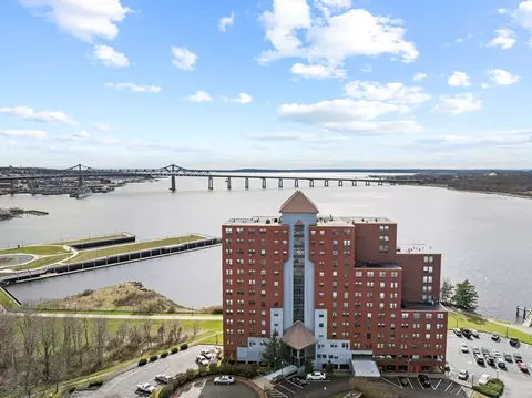 750 Davol St #1216, Fall River, MA 02720