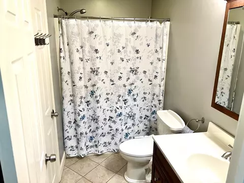 Bath - 311 Bridle Path, Worcester, MA 01604 photo 3 of 4