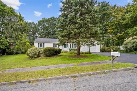 4 Franks Ln, Dudley, MA 01571