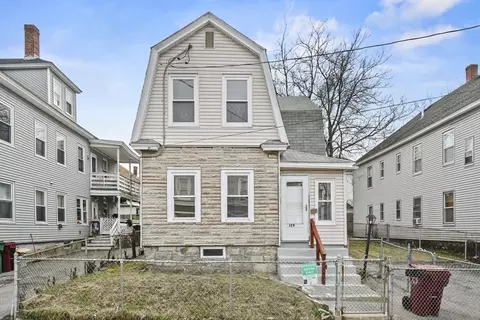 129 Ennell St, Lowell, MA 01850