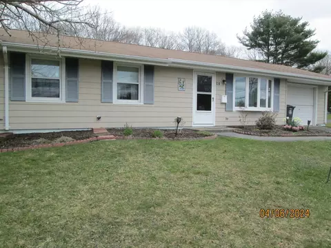 91 Burnside Dr, Swansea, MA 02777