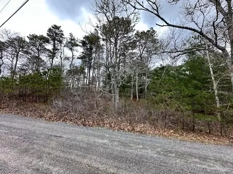 20 Aladoe Farm Ln, Harwich, MA 02645
