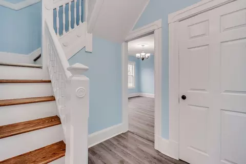 Entry Way - 174 Allen St, Springfield, MA 01108 photo 3 of 5