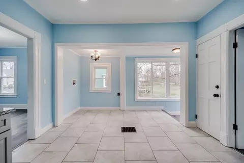 Entry Way - 174 Allen St, Springfield, MA 01108 photo 1 of 5