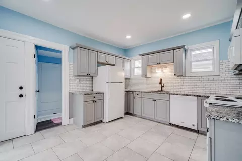 Kitchen - 174 Allen St, Springfield, MA 01108 photo 3 of 4