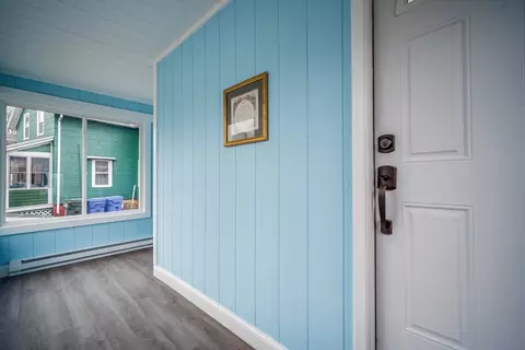 Entry Way - 174 Allen St, Springfield, MA 01108 photo 4 of 5