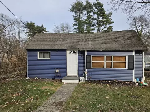 17 4th Ave, Lakeville, MA 02347