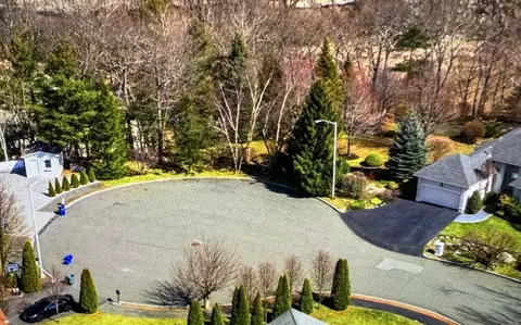 11 Kayla Dr, Saugus, MA 01906