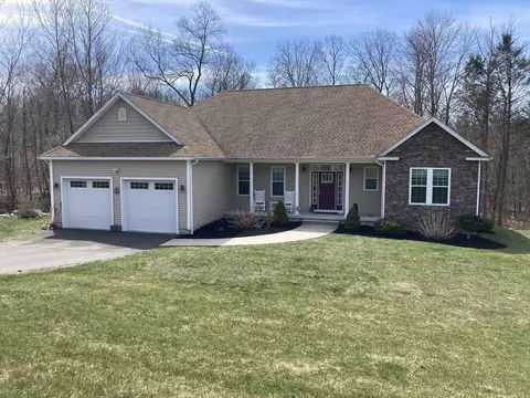 111 Munsing Rdg, Granby, MA 01033