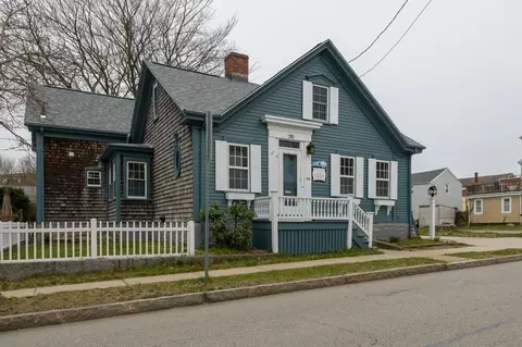 Exterior - 39 Middle St, Fairhaven, MA 02719 photo 2 of 7