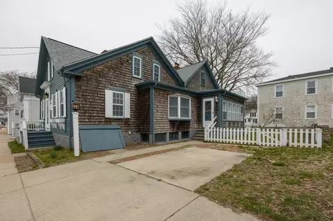 Exterior - 39 Middle St, Fairhaven, MA 02719 photo 4 of 7