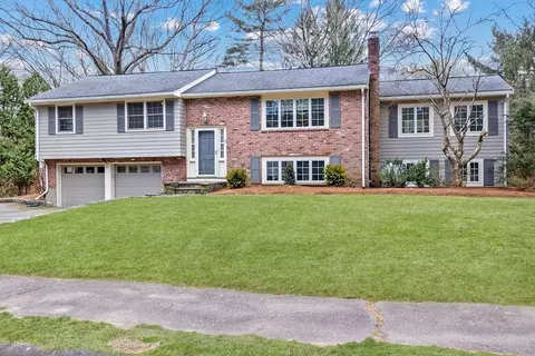 2 Flint Locke Ln, Medfield, MA 02052