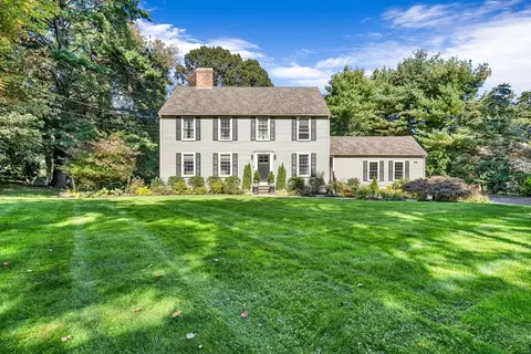 125 Ash St, Hopkinton, MA 01748