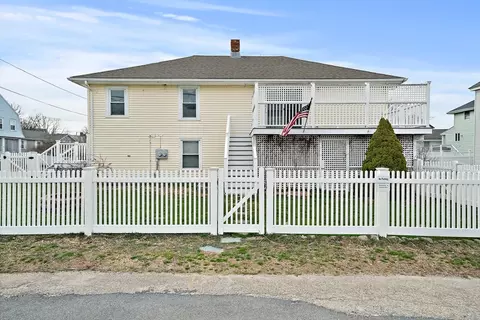2 Massasoit Ave, Hull, MA 02045