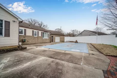 Exterior - 32 Rita St, Chicopee, MA 01020 photo 8 of 10