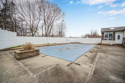Exterior - 32 Rita St, Chicopee, MA 01020 photo 7 of 10