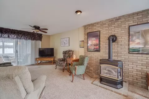 Living - 32 Rita St, Chicopee, MA 01020 photo 1 of 4