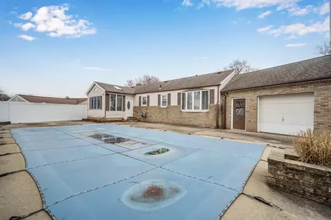 Exterior - 32 Rita St, Chicopee, MA 01020 photo 5 of 10