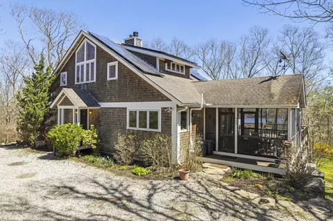 942 Drift Rd, Westport, MA 02790