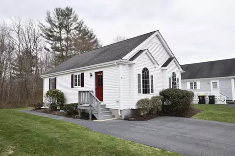 27 Rodeo Dr, East Bridgewater, MA 02333