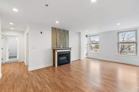 65 Chelsea St #204, Boston, MA 02129