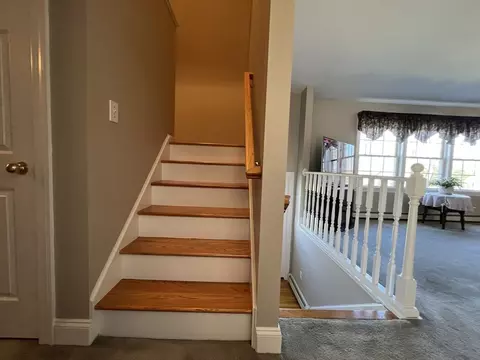 Entry Way - 22 Hall Rd, Webster, MA 01570 photo 2 of 4