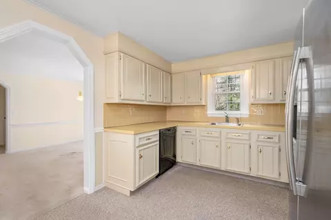 Kitchen - 16 Hadrada Ln, Barnstable, MA 02632 photo 3 of 4