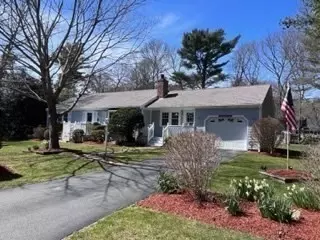 16 Hadrada Ln, Barnstable, MA 02632