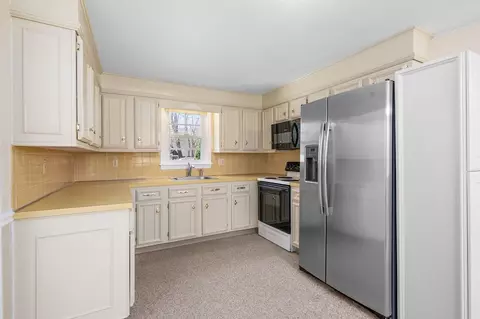 Kitchen - 16 Hadrada Ln, Barnstable, MA 02632 photo 1 of 4