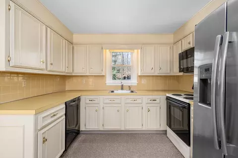Kitchen - 16 Hadrada Ln, Barnstable, MA 02632 photo 2 of 4