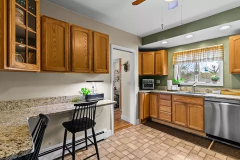 91-93 Mendon St, Uxbridge, MA 01569 | 42 Photos - Movoto