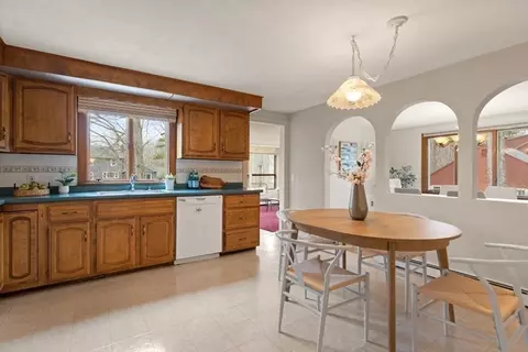 Kitchen - 8 Deborah Dr, Reading, MA 01867 photo 3 of 5
