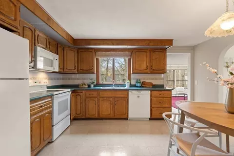Kitchen - 8 Deborah Dr, Reading, MA 01867 photo 2 of 5