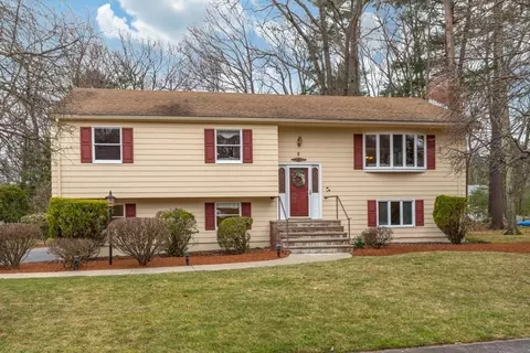 8 Deborah Dr, Reading, MA 01867