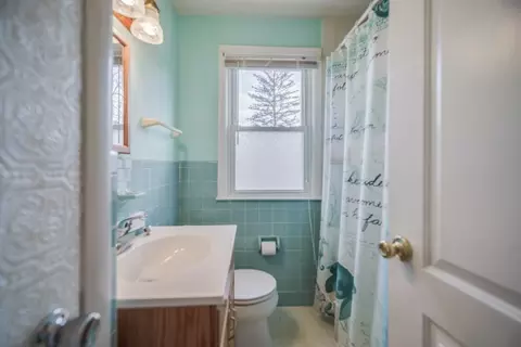 Bath - 48 Fair Oak Rd, Springfield, MA 01128 photo 5 of 5