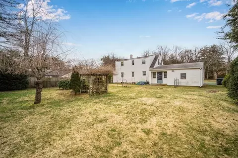 Exterior - 48 Fair Oak Rd, Springfield, MA 01128 photo 6 of 9