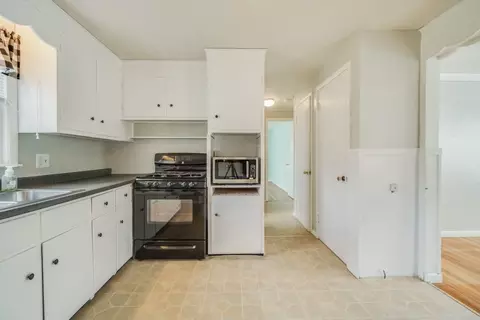Kitchen - 48 Fair Oak Rd, Springfield, MA 01128 photo 1 of 5