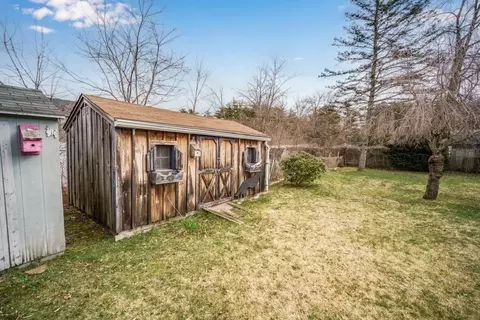 Exterior - 48 Fair Oak Rd, Springfield, MA 01128 photo 8 of 9