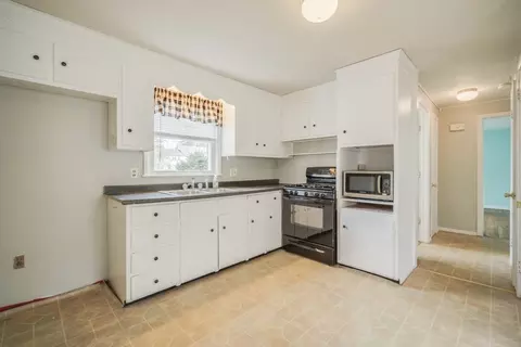 Kitchen - 48 Fair Oak Rd, Springfield, MA 01128 photo 3 of 5