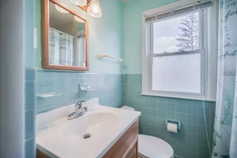 Bath - 48 Fair Oak Rd, Springfield, MA 01128 photo 4 of 5