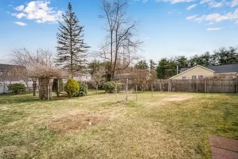 Exterior - 48 Fair Oak Rd, Springfield, MA 01128 photo 7 of 9