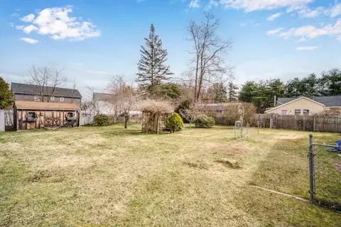 Exterior - 48 Fair Oak Rd, Springfield, MA 01128 photo 5 of 9