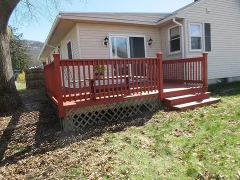 Exterior - 13 Sutton Pl, Easthampton, MA 01027 photo 6 of 12