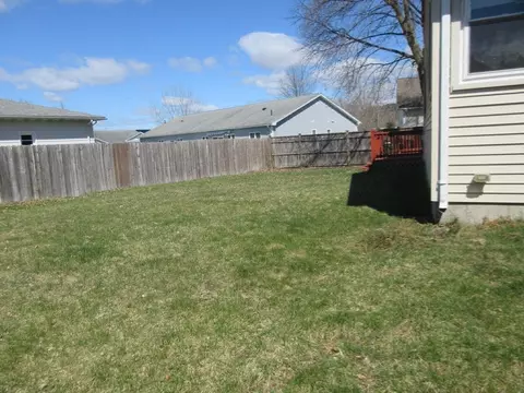 Exterior - 13 Sutton Pl, Easthampton, MA 01027 photo 10 of 12