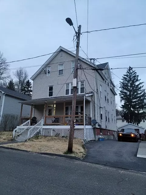 4 Columbia St, Holyoke, MA 01040