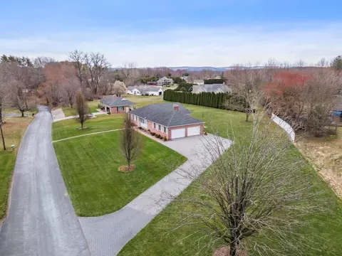 6 Moody Bridge Rd, Hadley, MA 01035