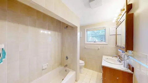 Bath - 8 Stone Rd, Arlington, MA 02474 photo 1 of 1