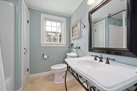 Bath - 46 Forsyth Ct, Barnstable, MA 02635 photo 3 of 5
