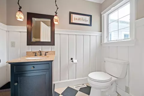 Bath - 46 Forsyth Ct, Barnstable, MA 02635 photo 2 of 5